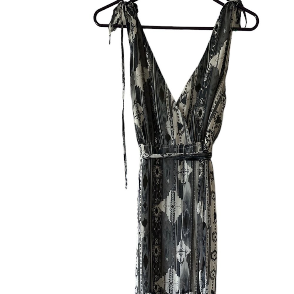 Lulus Womes Gray White Plunging Neckline